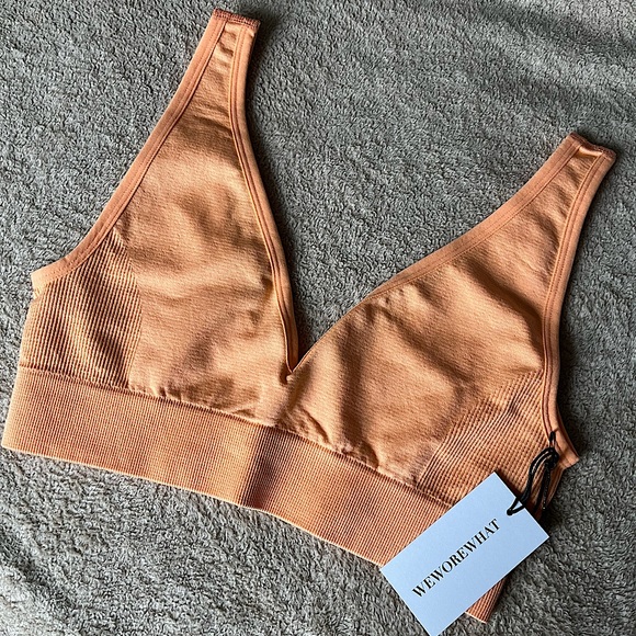 WEWOREWHAT V-Neck Sports Bra ribbed Peach Cobbler non padded size M NWT $68 MSRP - Picture 2 of 3